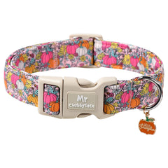 MR.CHUBBYFACE collier devant motif citrouille et fleurs, look festif visible