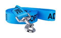 Native Pup laisse Adopt Me bleu vue de face montrant le motif pour attirer adoptants