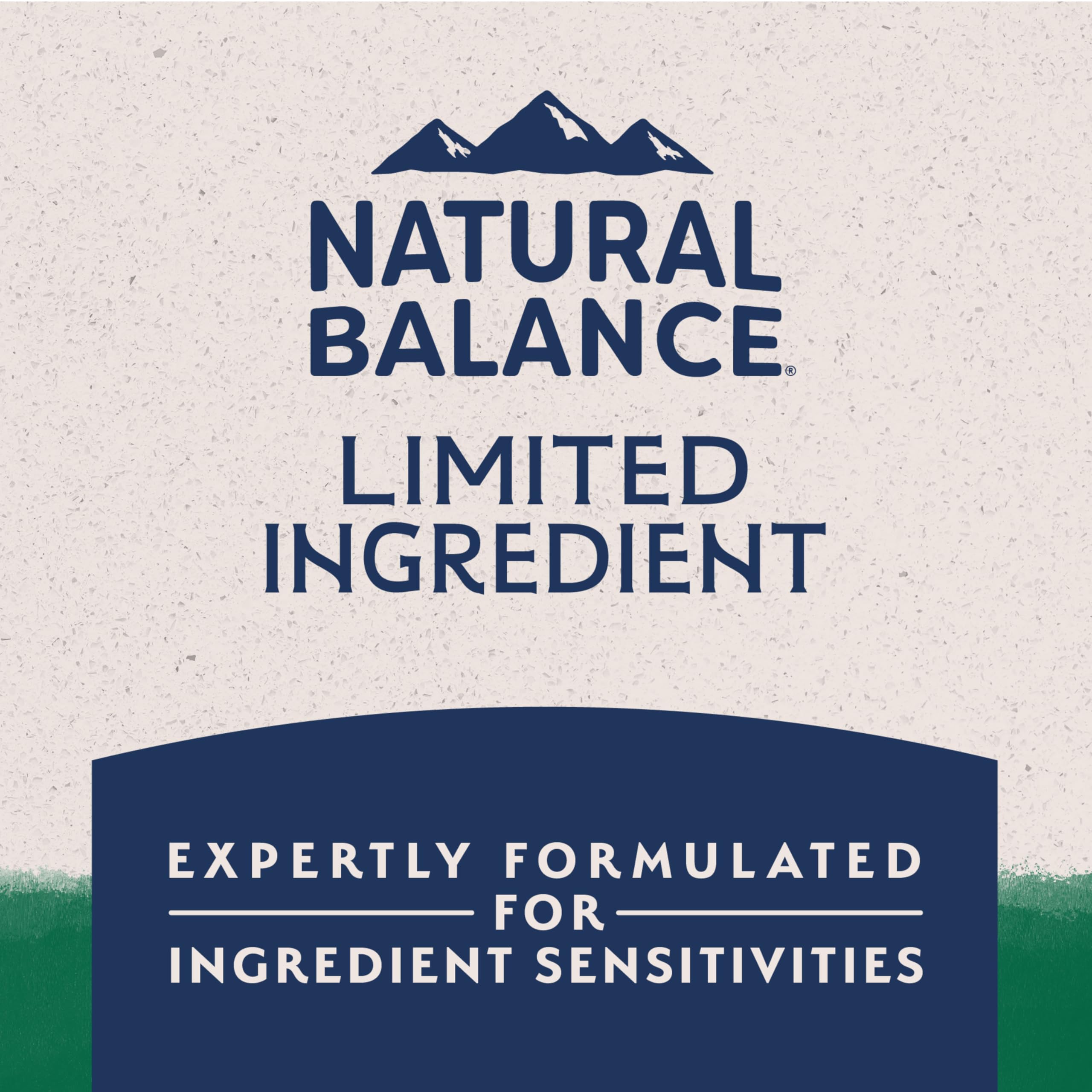 Natural Balance bol tenu main d'un chien pour contrôle des portions et confort