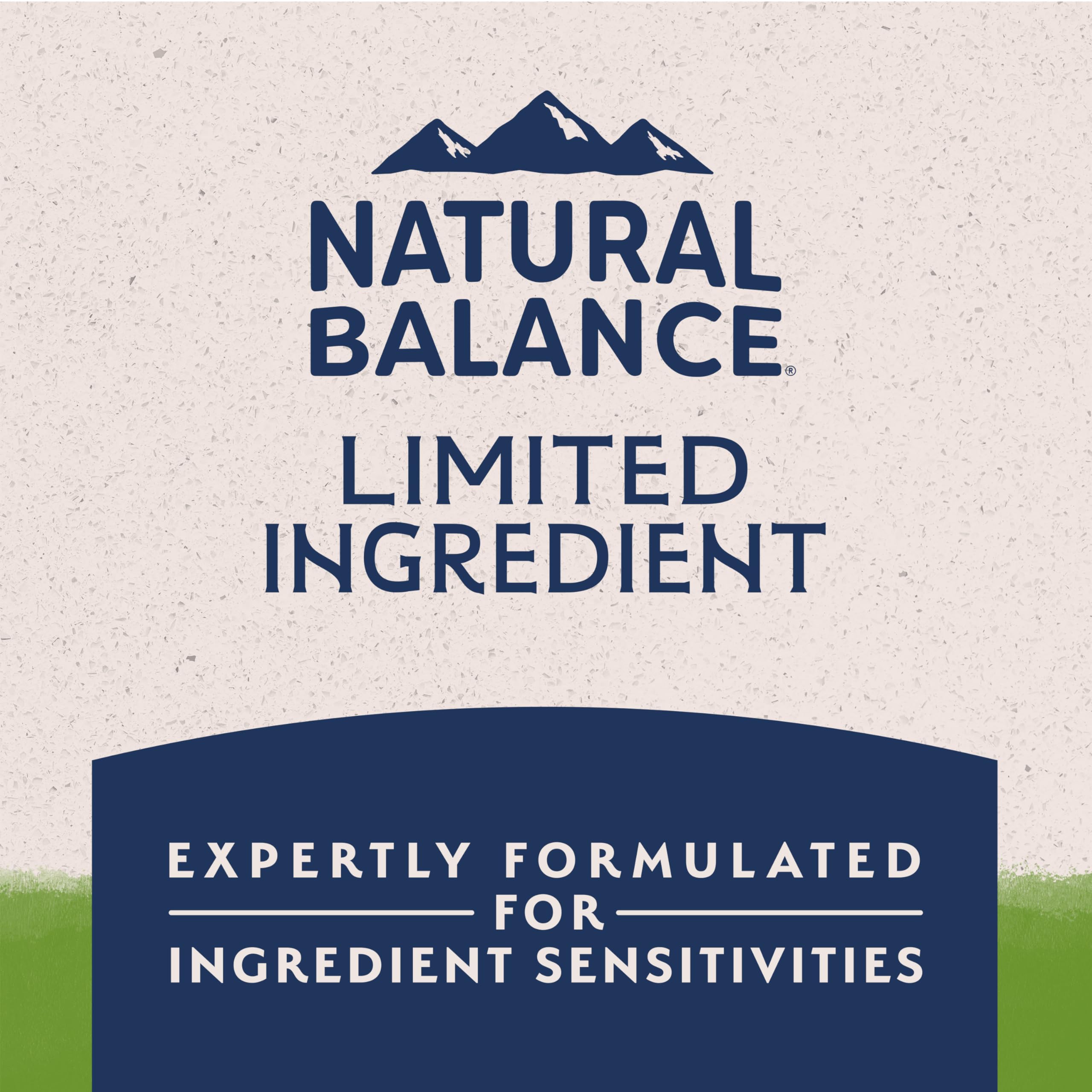 Natural Balance moment de déjeuner chien appréciant la boîte et démontrant l'acceptation
