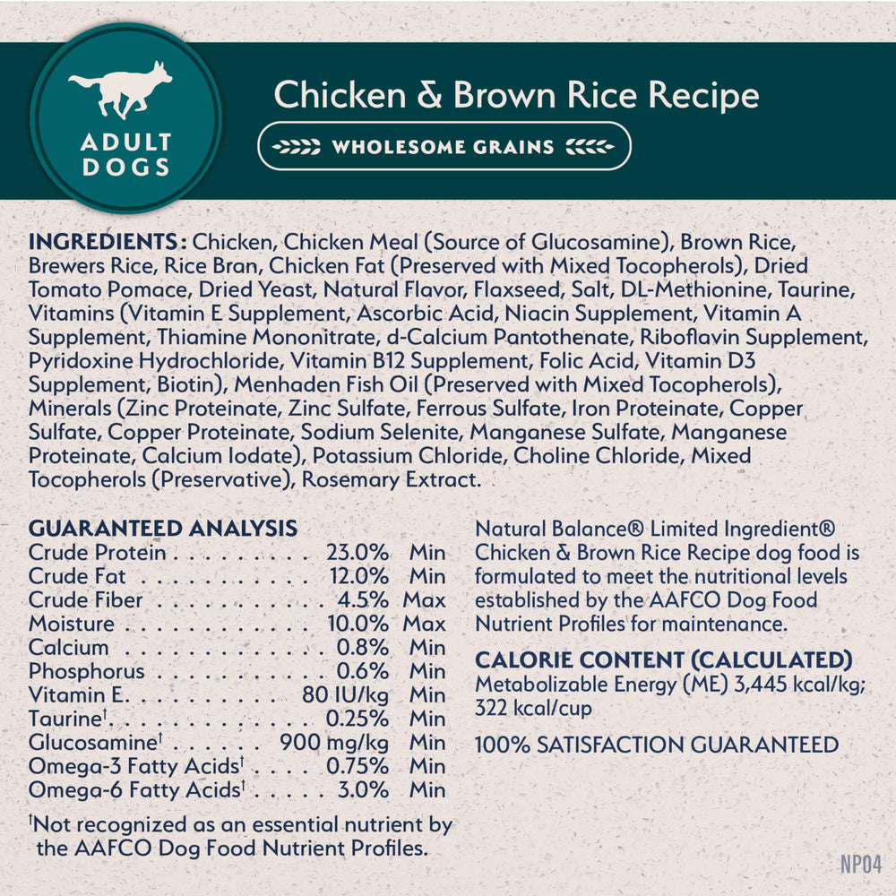 Natural Balance chien adulte mangeant en cuisine pour montrer acceptation