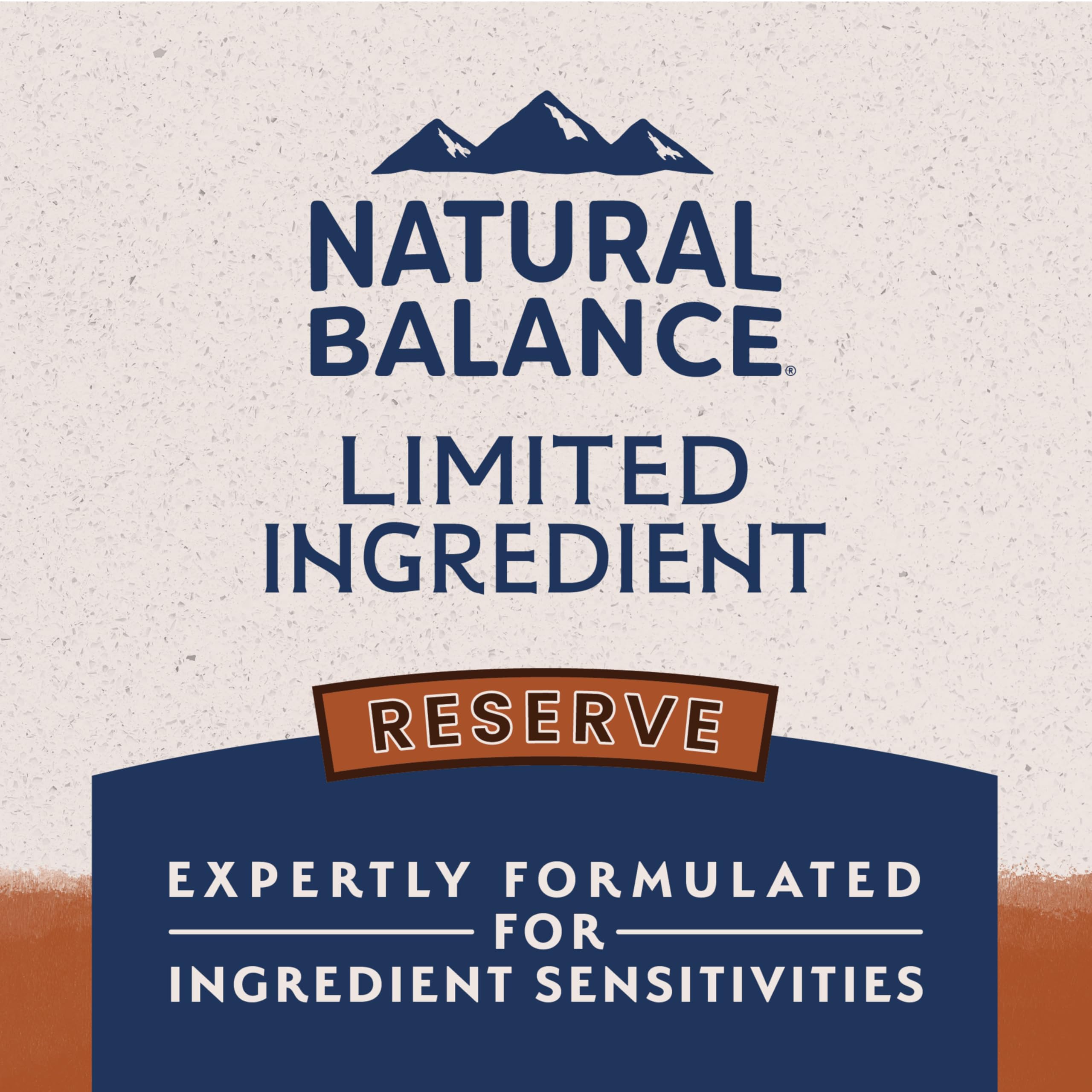 Natural Balance chien mange dans cuisine montrant appétence bénéfice plaisir alimentaire
