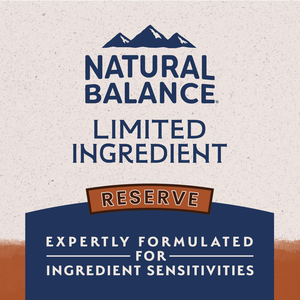 Natural Balance chien mange dans cuisine montrant appétence bénéfice plaisir alimentaire