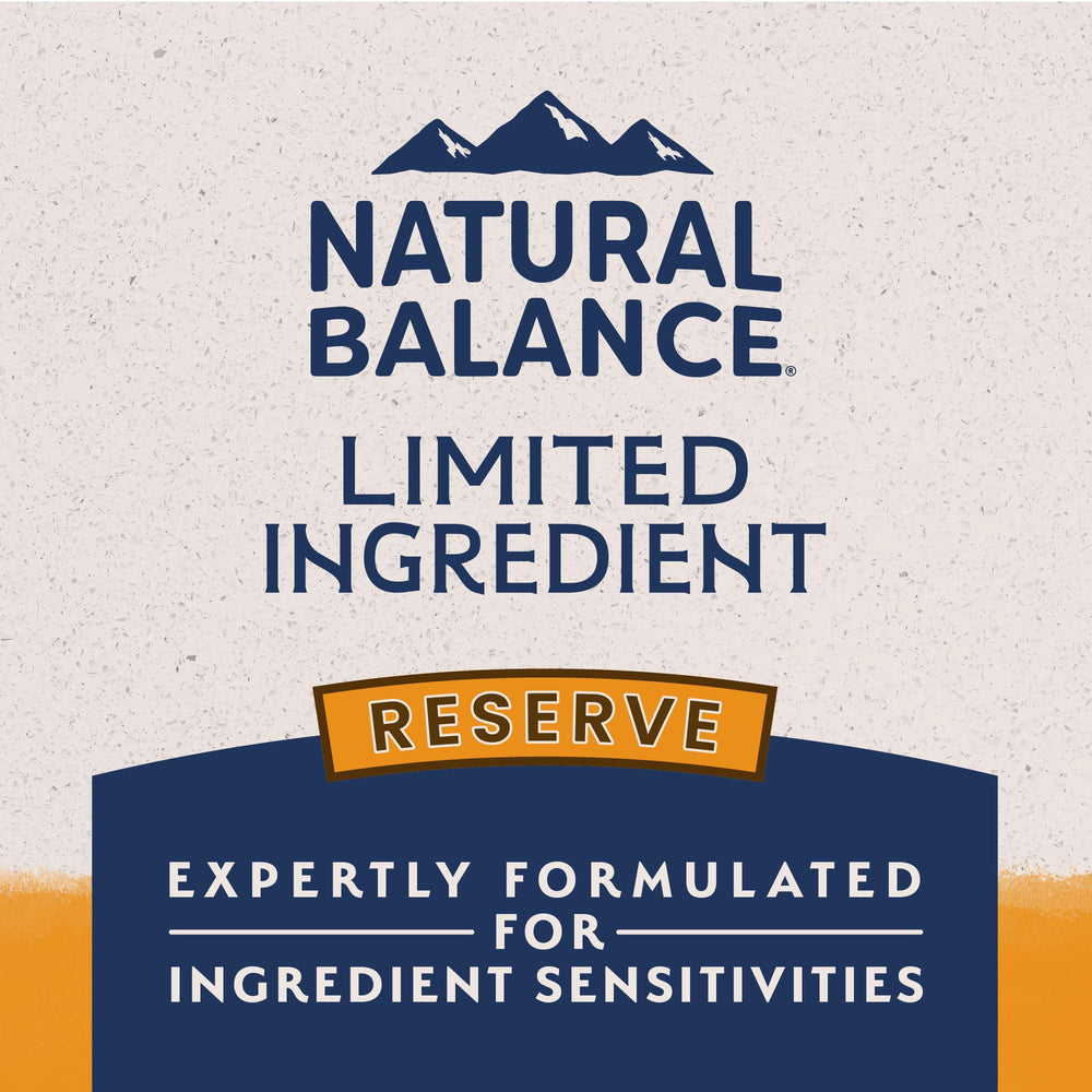 Natural Balance détail des croquettes montrant forme uniforme et qualité