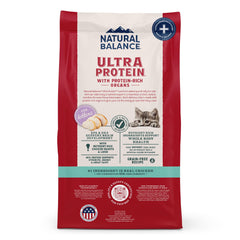Natural Balance gros plan sur les croquettes montrant la texture riche en protéines