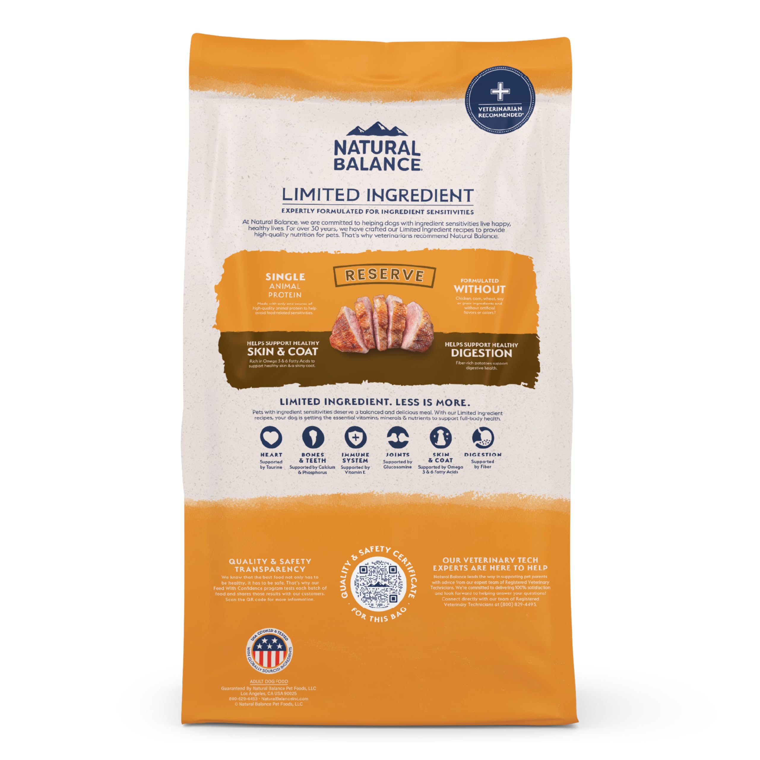 Natural Balance sac 12 lb posé pour montrer l'échelle et la contenance
