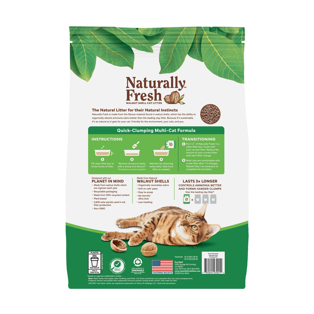 Naturally Fresh sac versant la litière dans un bac, bénéfice manipulation aisée