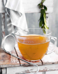Nature's Diet bouillon préparé dans un bol, apport hydratation et saveur