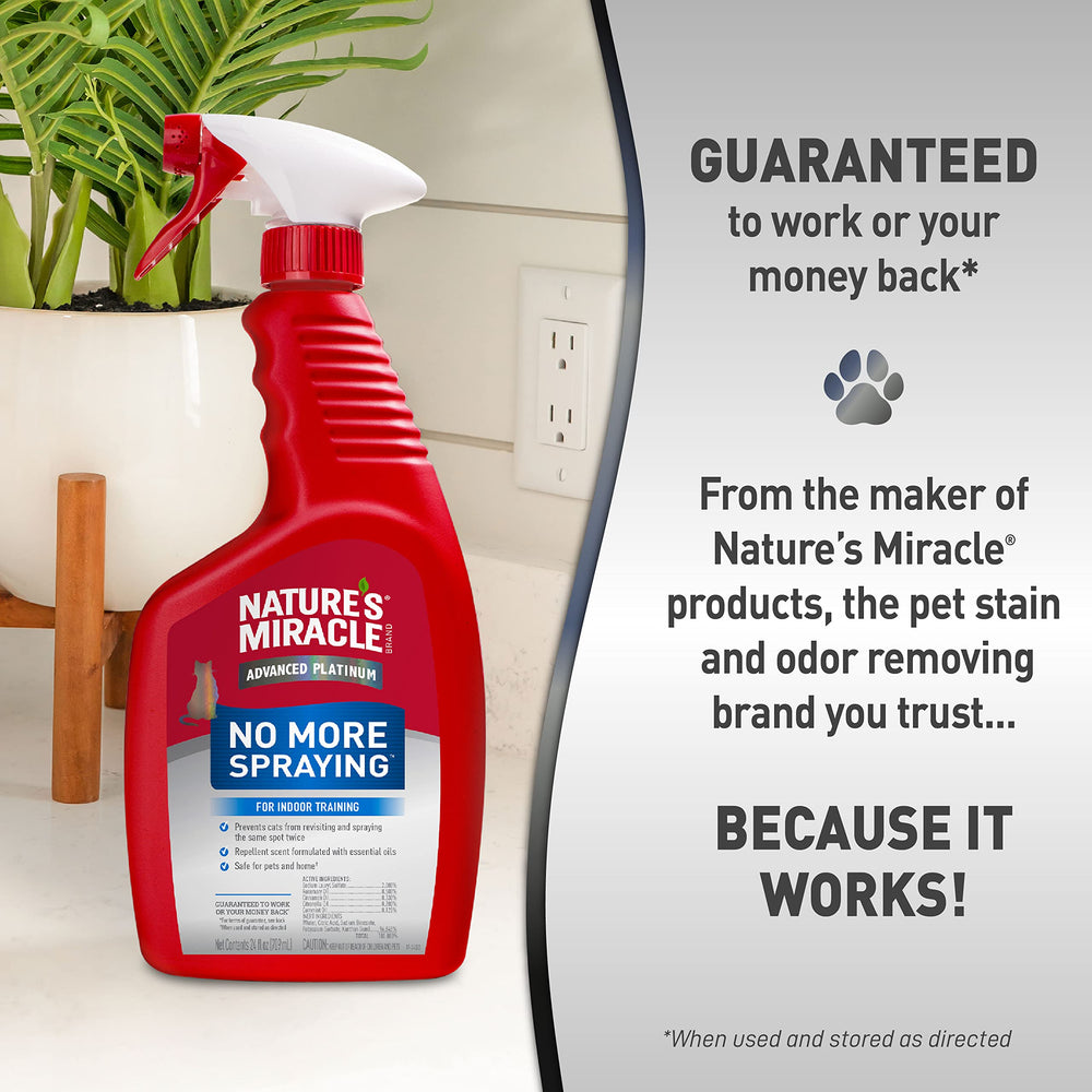 Nature's Miracle flacon posé sur un canapé pour protection des tissus et mobilier