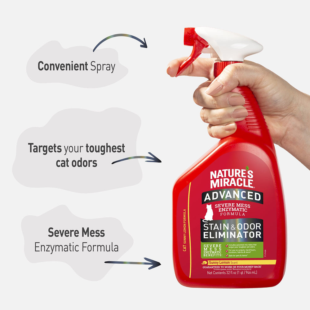 Nature's Miracle application sur canapé tissu démontrant protection des meubles