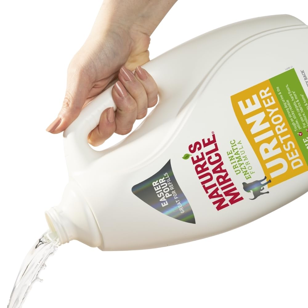 Nature's Miracle étiquette en gros plan montrant la formule enzymatique et instructions utiles
