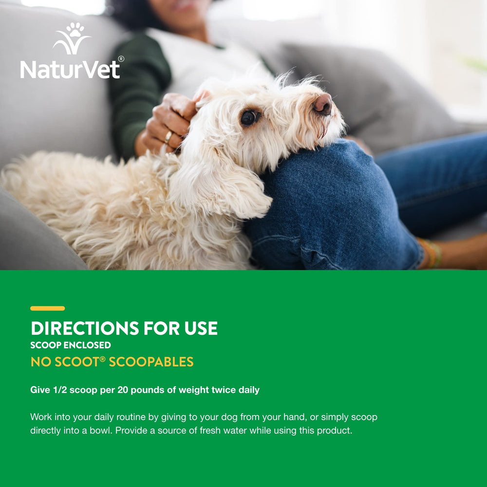 NaturVet chien mangeant repas avec topper, favorise acceptation et confort