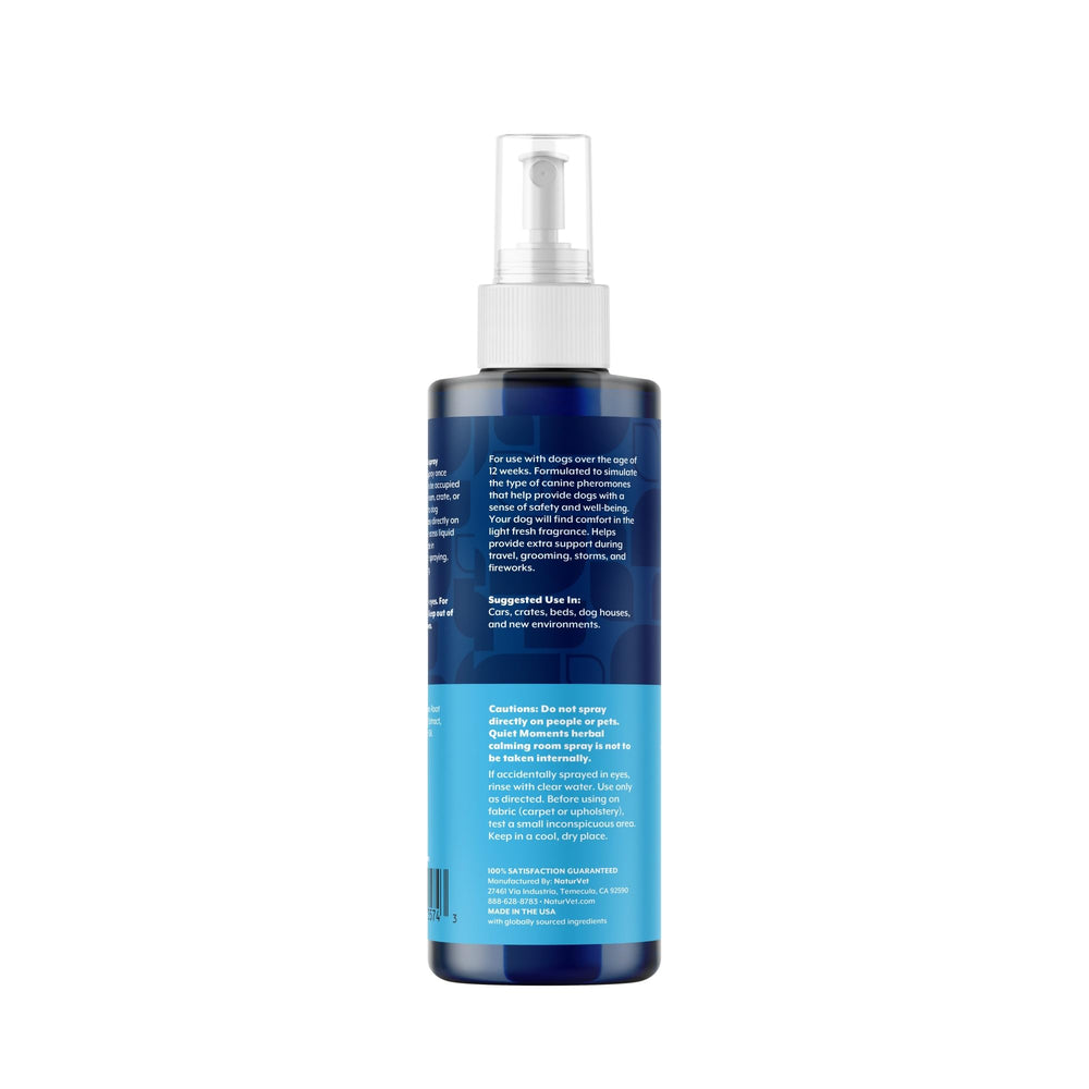 Spray NaturVet appliqué sur une couverture pour diffuser un parfum calmant