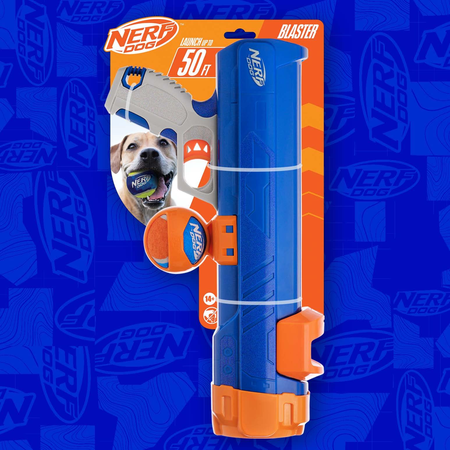 Nerf Dog scène lifestyle famille au jardin pour jeux partagés