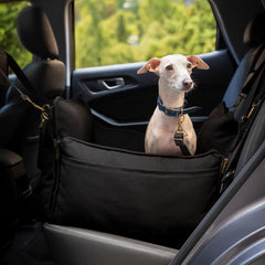 Noah & Paw fond antidérapant garantissant stabilité sur le siège auto