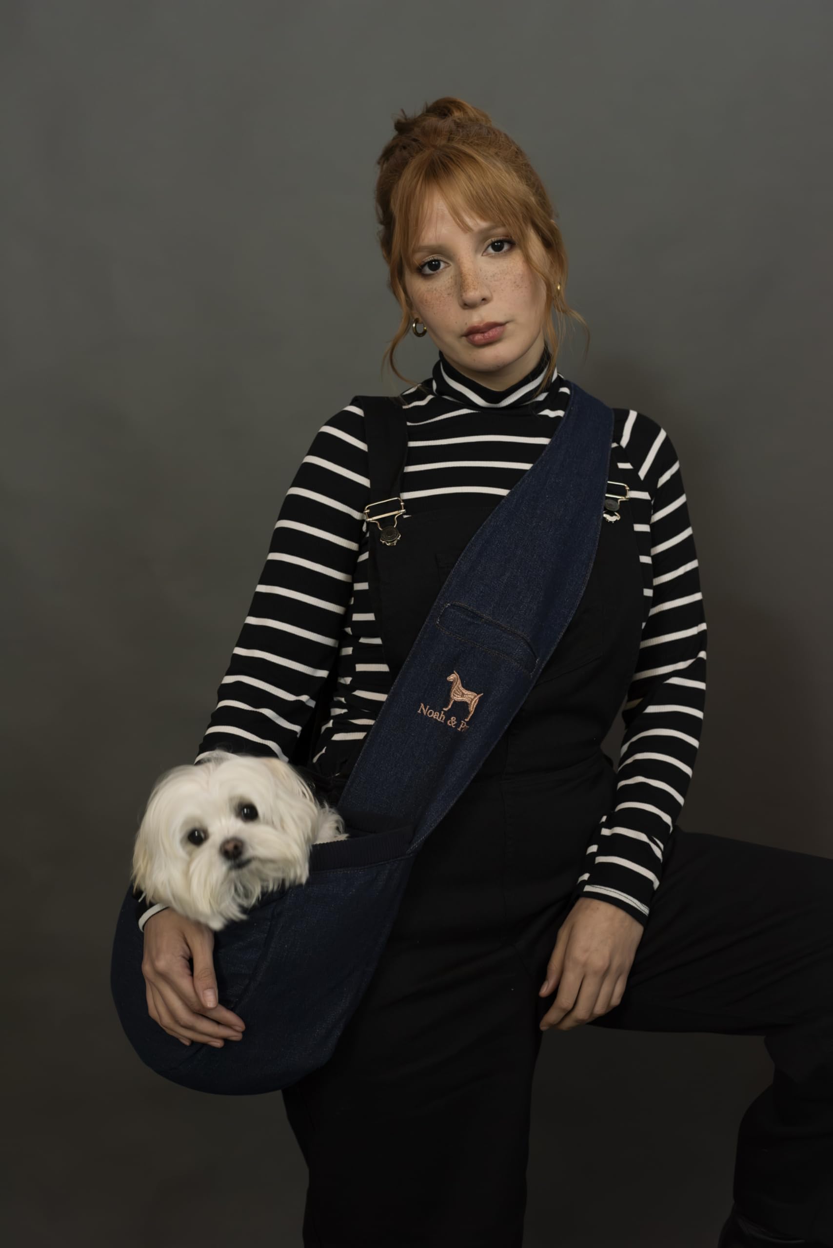 NOAH & PAW gros plan sur le denim vegan, texture résistante et style moderne