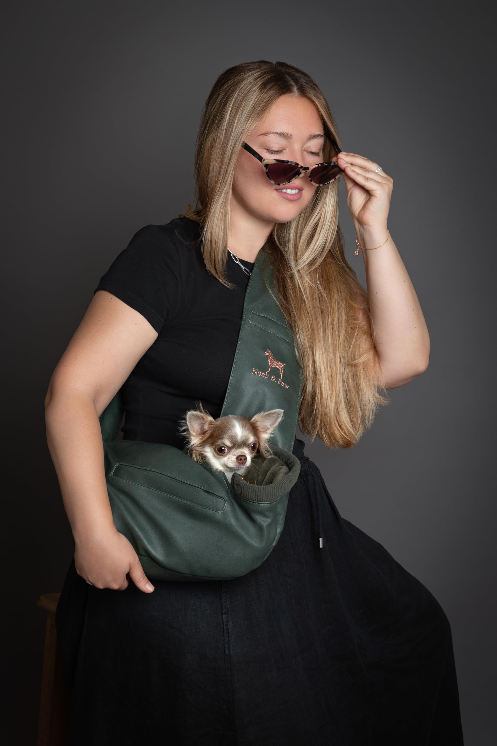 NOAH & PAW gros plan texture en simili-cuir vegan résistant et facile à nettoyer