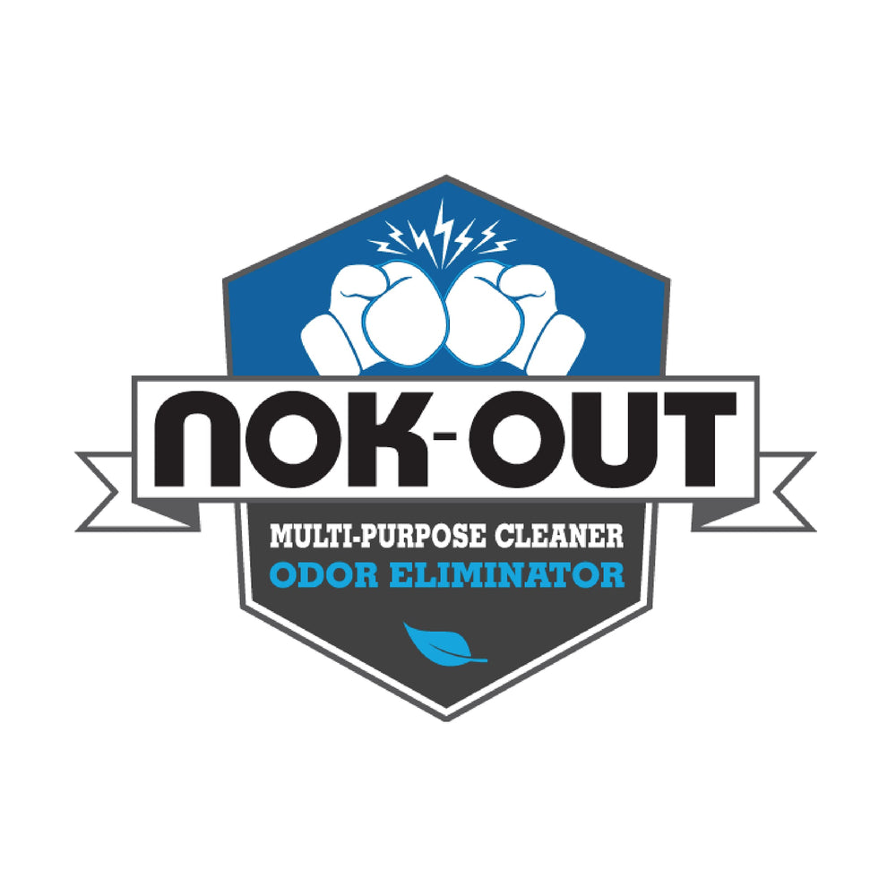NOK OUT gallon à côté d’un flacon pulvérisateur pour comparaison d’échelle
