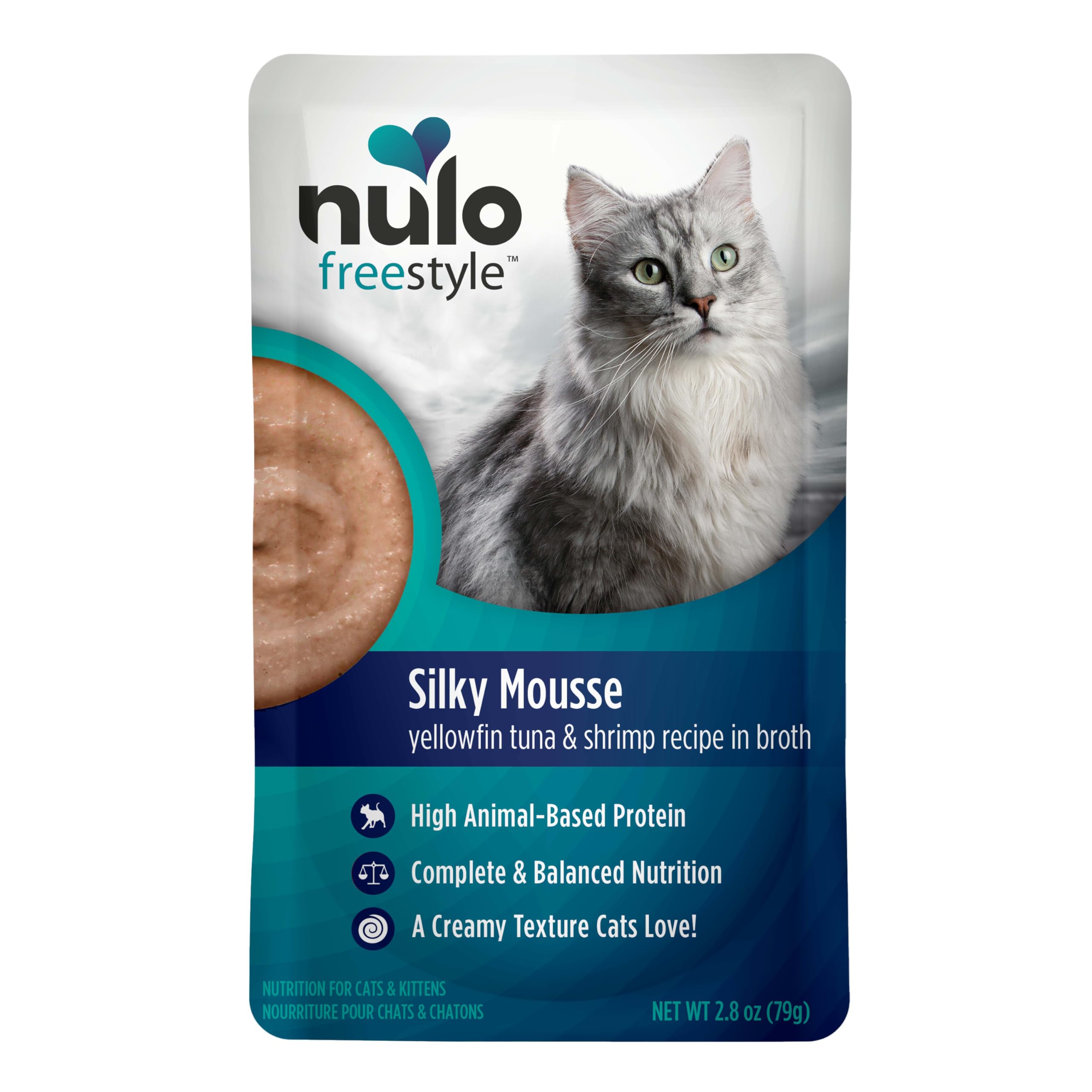 Nulo mousse servie à un chat senior montrant texture douce et confort
