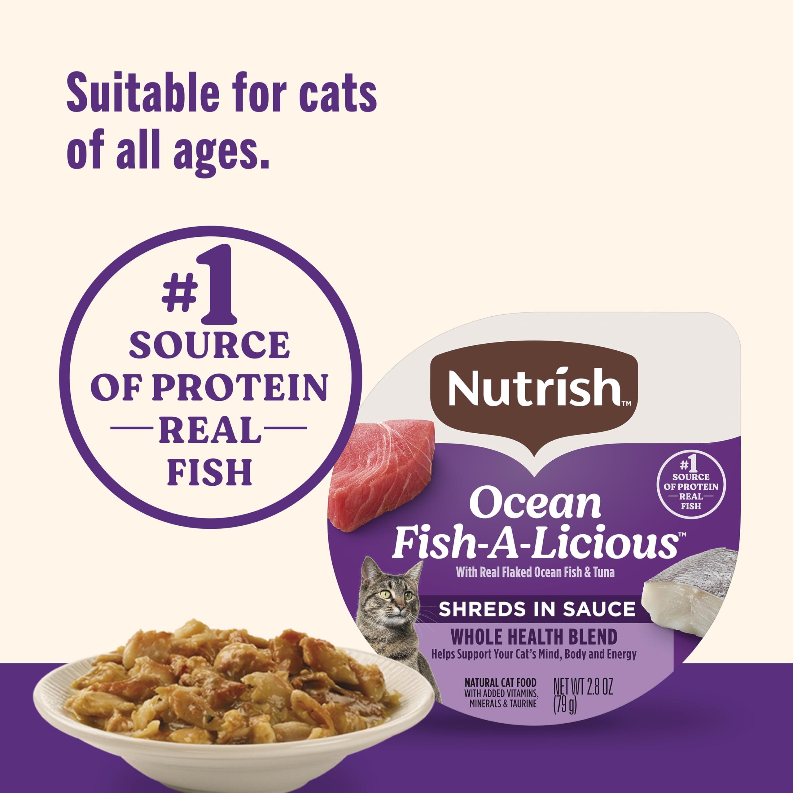 Nutrish chat dégustant la pâtée en cuisine, montre l'appétence