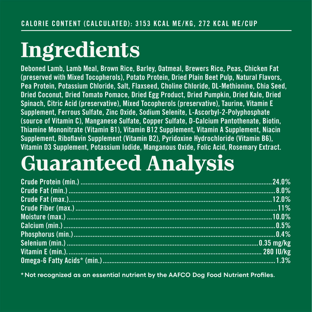 Nutro chien mange en intérieur illustrant acceptation facile