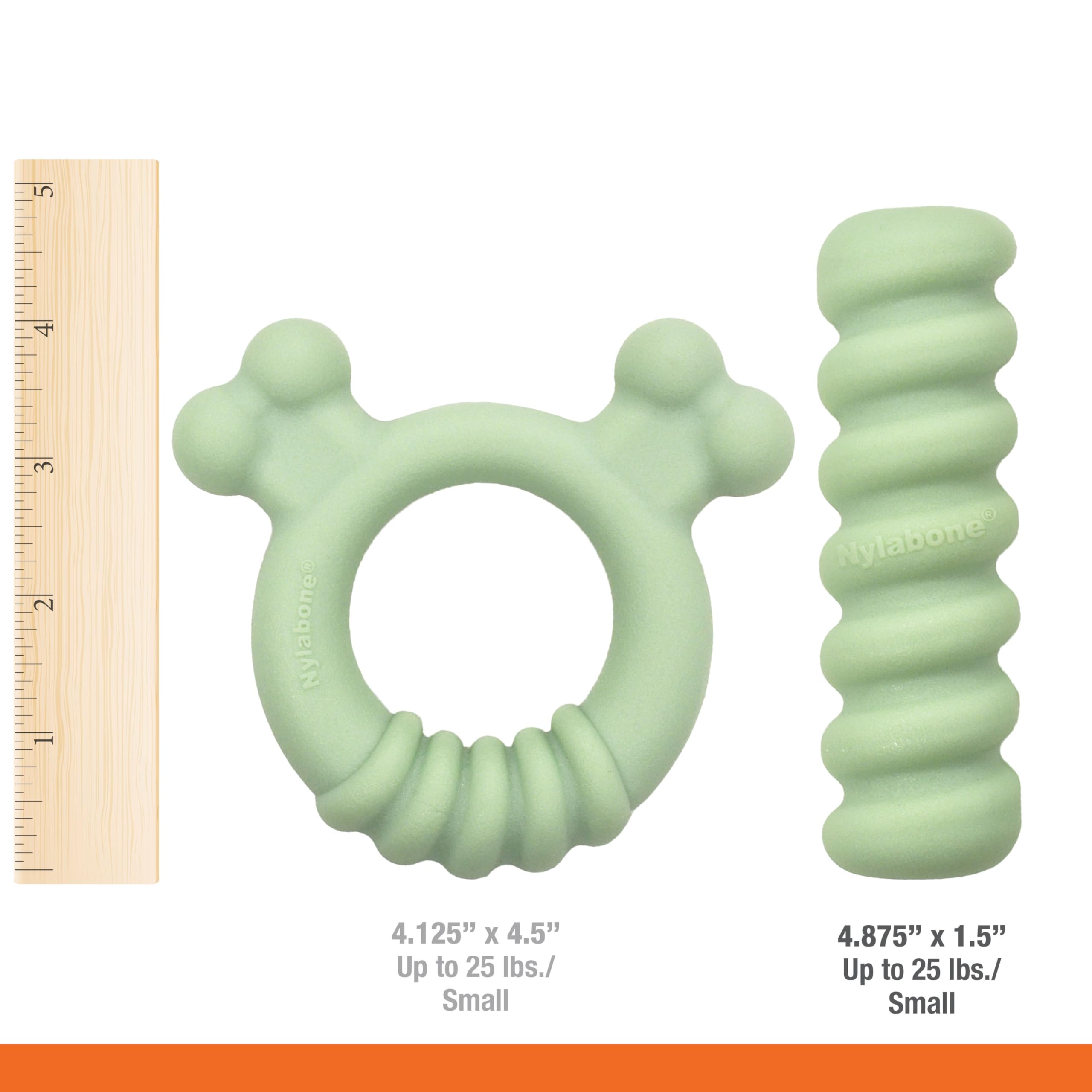 Nylabone bâtonnet comparé à une main pour visualiser la taille petite