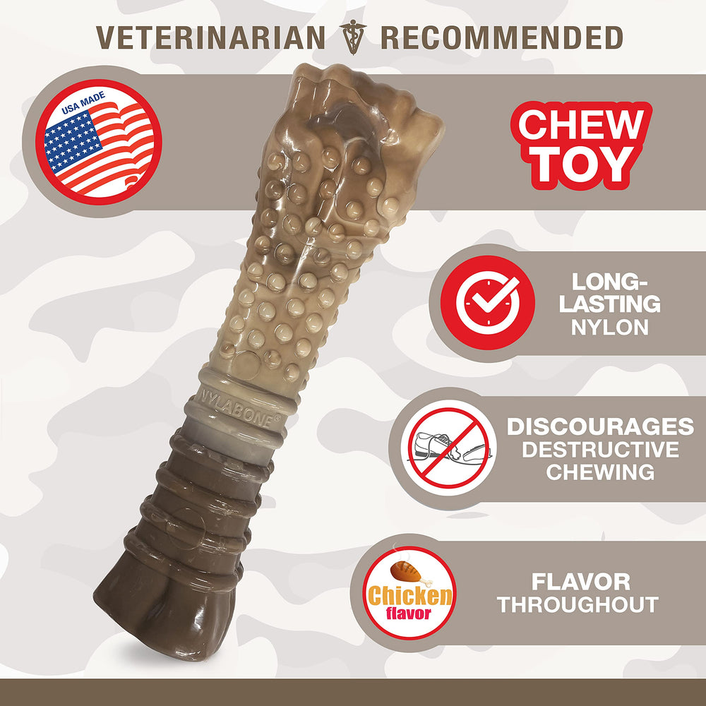 Nylabone gros plan montrant la solidité et le motif camouflage