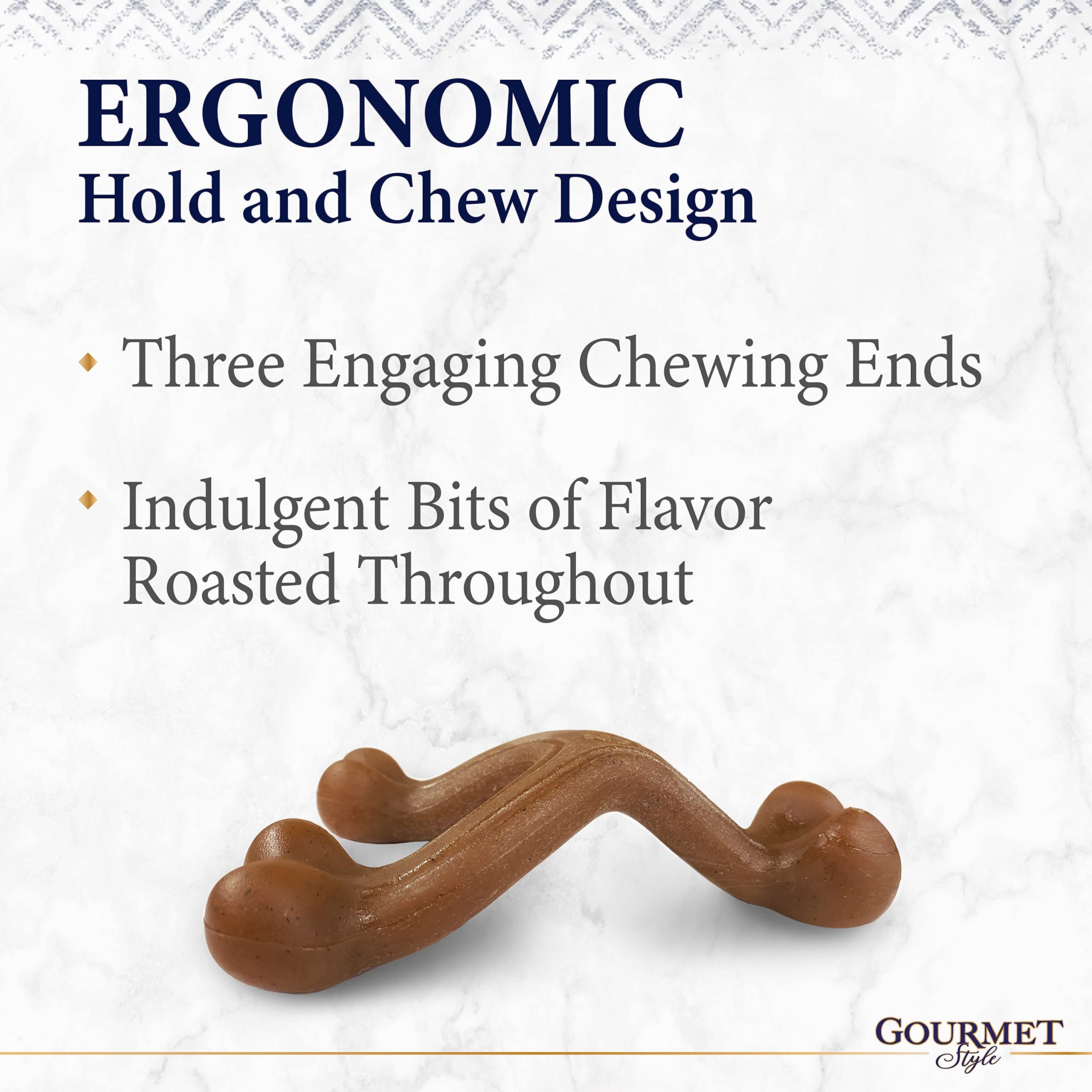 Nylabone gros plan sur la texture robuste et les inclusions de saveur visibles
