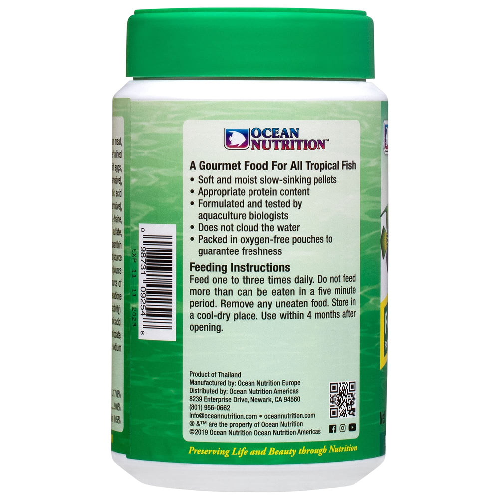 Ocean Nutrition granulés dispersés dans aquarium, alimentation visible pour poissons