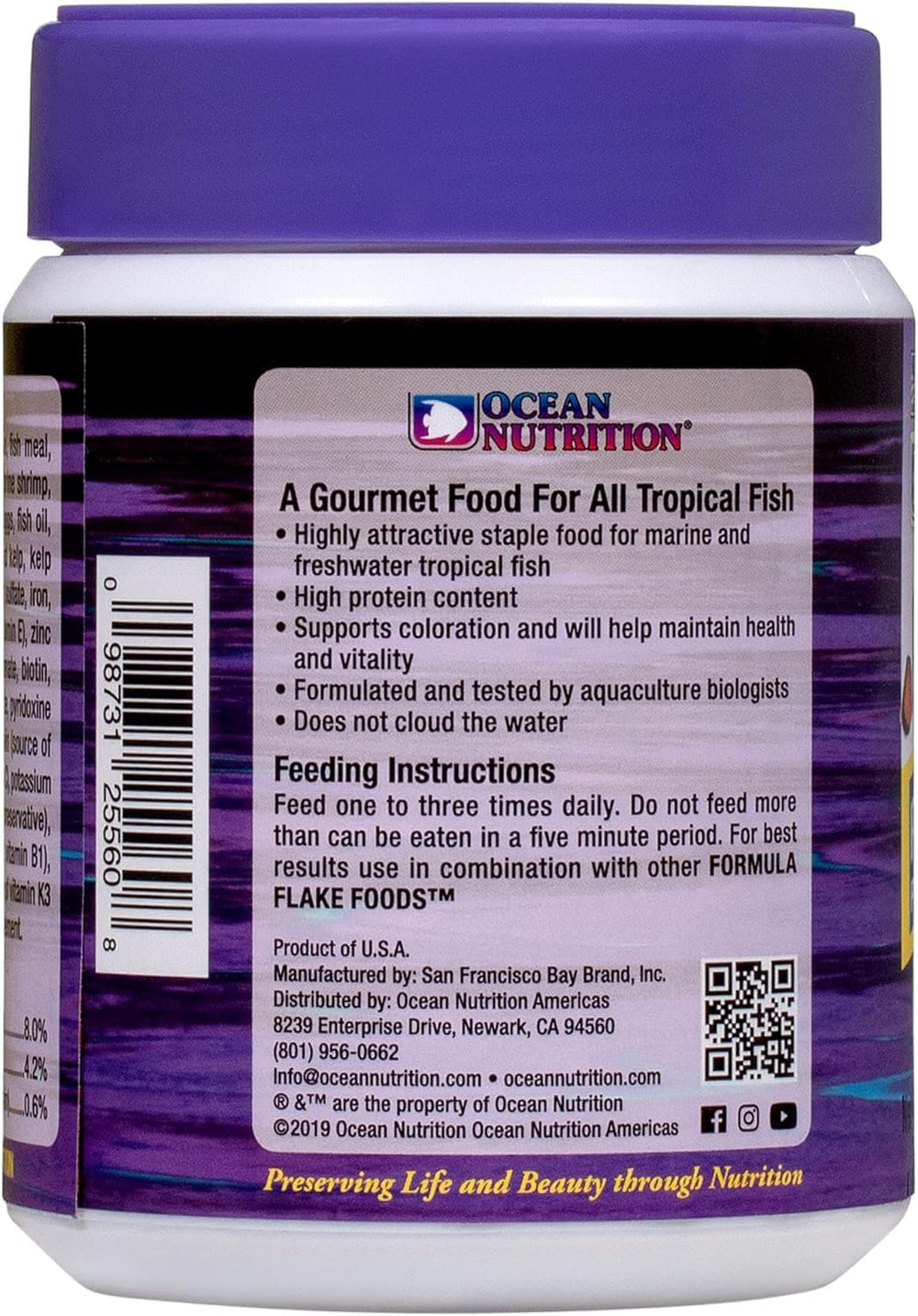 Ocean Nutrition flocons distribués dans un aquarium récifal montrant poissons se nourrissant bénéfice acceptation