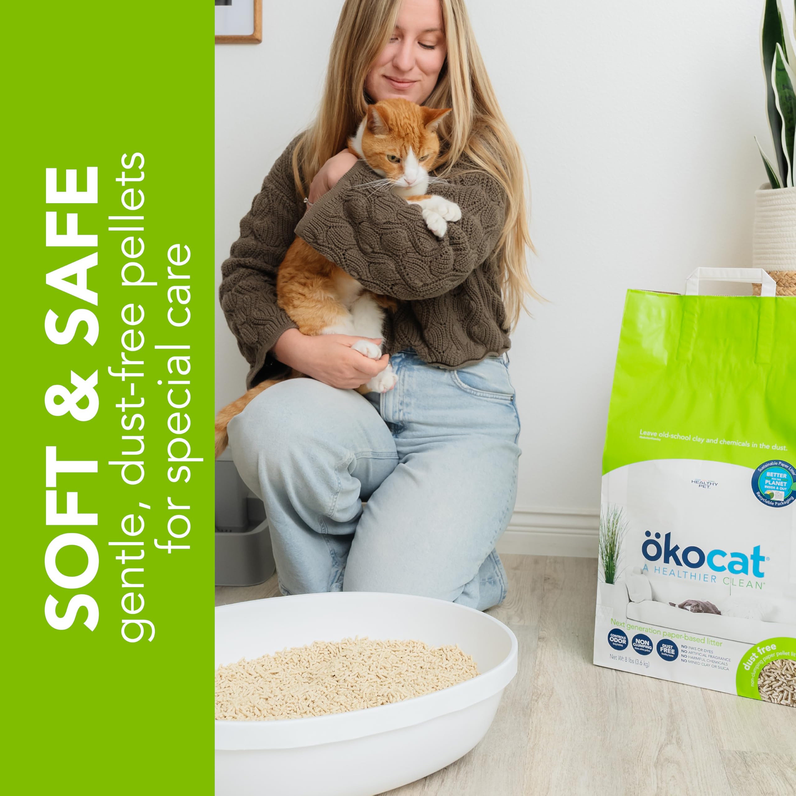 ÖKOCAT granulés en train d'absorber une goutte montrant efficacité