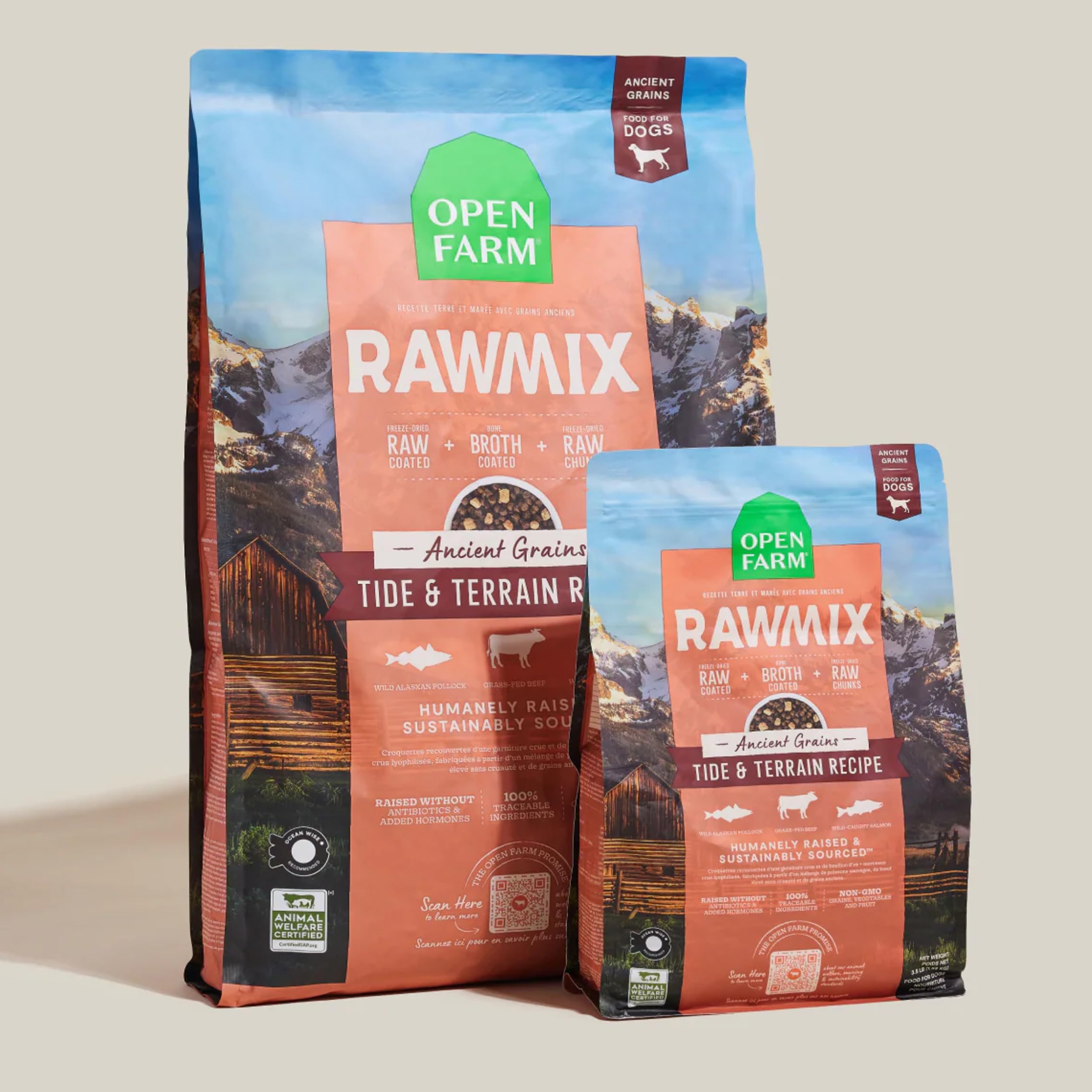 Open Farm chien mange en mode de vie montrant acceptation et plaisir
