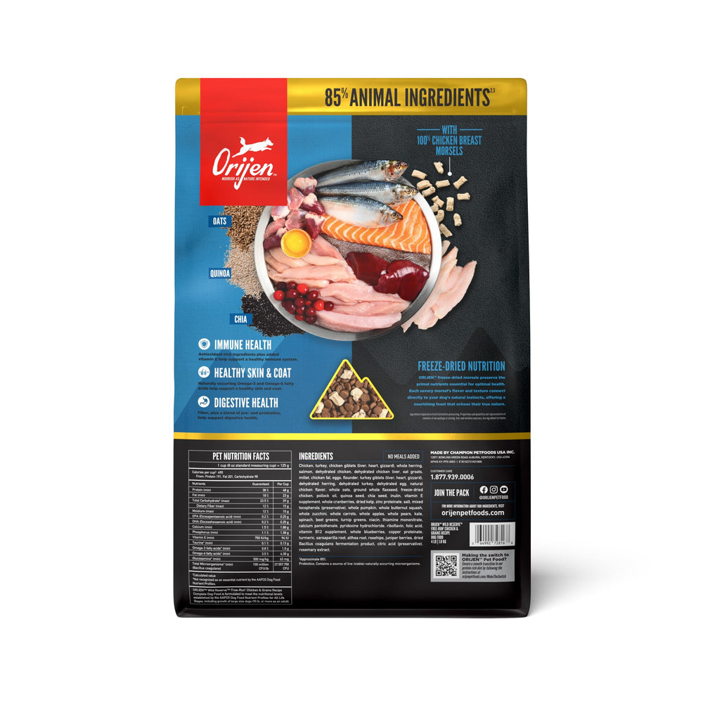 ORIJEN gros plan des morceaux de poitrine de poulet lyophilisée pour saveur