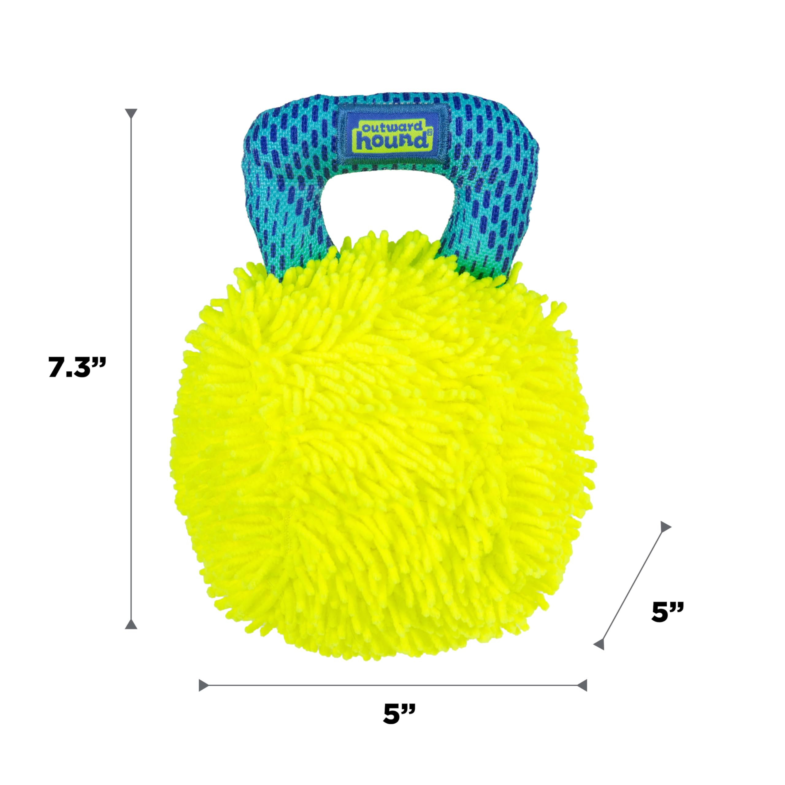 Outward Hound balle posée dans jardin favorisant jeux extérieurs actifs
