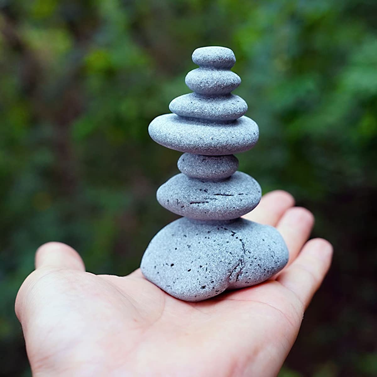 OwMell cairn vue de face montrant silhouette équilibrée et effet décoratif