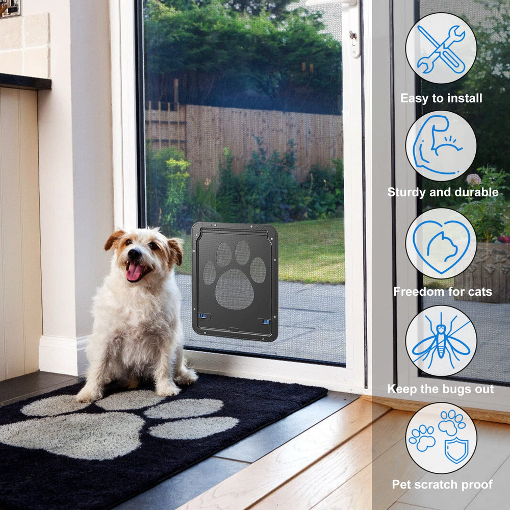 Ownpets chatière installée sur porte moustiquaire protégeant la toile