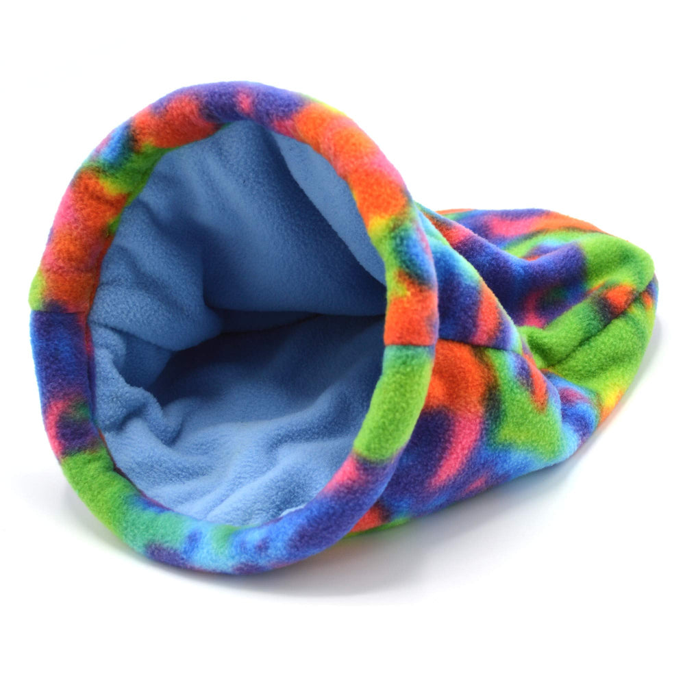 Oxbow Cozy Cave installée dans une cage offrant sécurité pratique