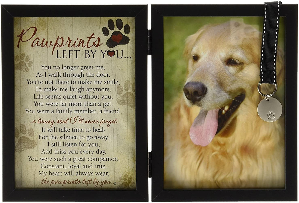 Pawprints cadre avant noir montrant photo 5x7 pour souvenir réconfortant