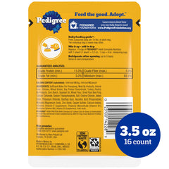 Pedigree gros plan sur la texture et sauce riche, montrant appétence et qualité