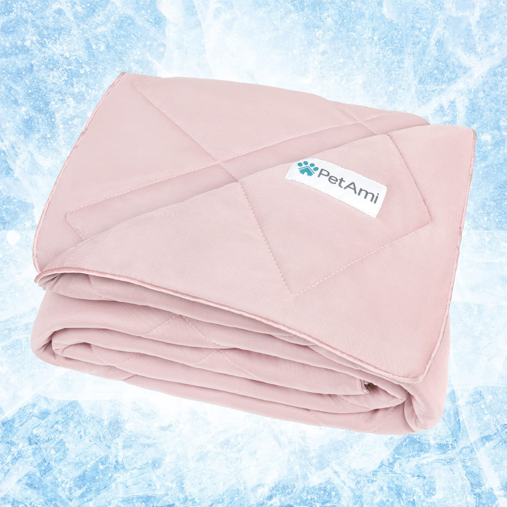 PetAmi couverture 40x60 face avant montrant design rose et protection du canapé