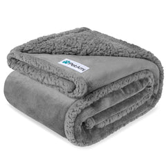 Plaid PetAmi face microfibre montrant protection et confort