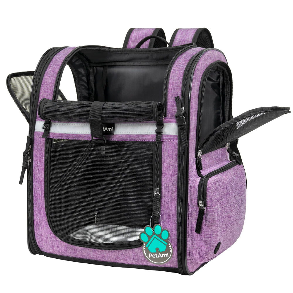 PetAmi sac à dos à côté d'un objet pour comparaison de taille et capacité claire