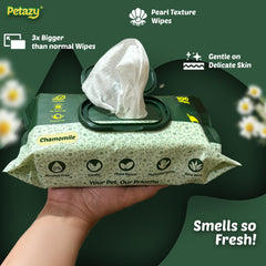 Petazy gros plan sur la texture épaisse des lingettes, durabilité