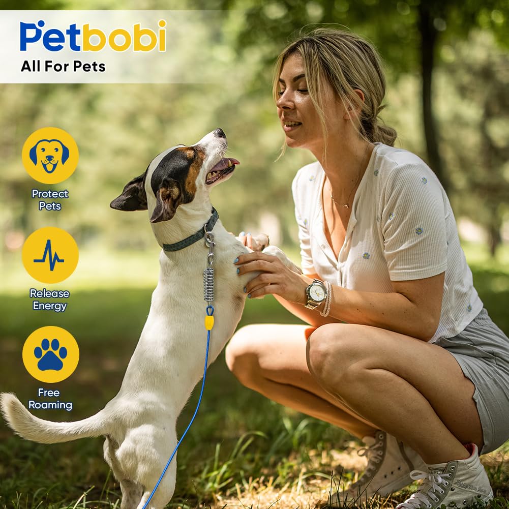 Chien en jardin attaché au câble Petbobi démontrant liberté contrôlée et sécurité