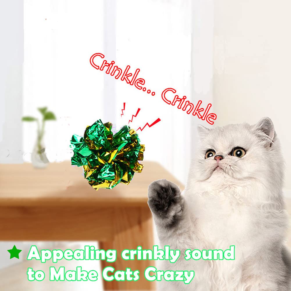 Chat en pleine partie avec balle PETFAVORITES stimule exercice et chasse