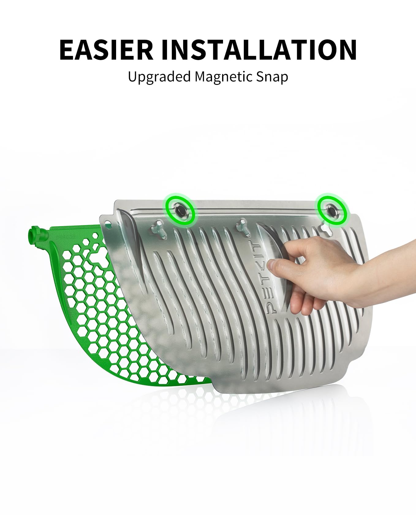 PETKIT installation aimantée en action pour mise en place rapide