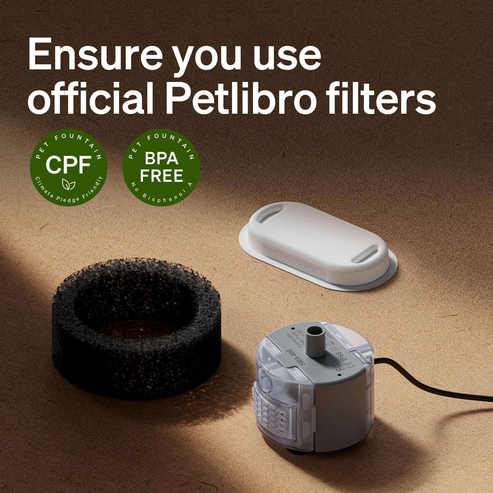 PETLIBRO filtre dans une scène domestique près d'une fontaine pour une hydratation améliorée