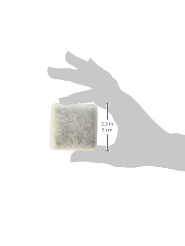 Petmate comparaison taille du filtre dans une main pour évaluer dimensions
