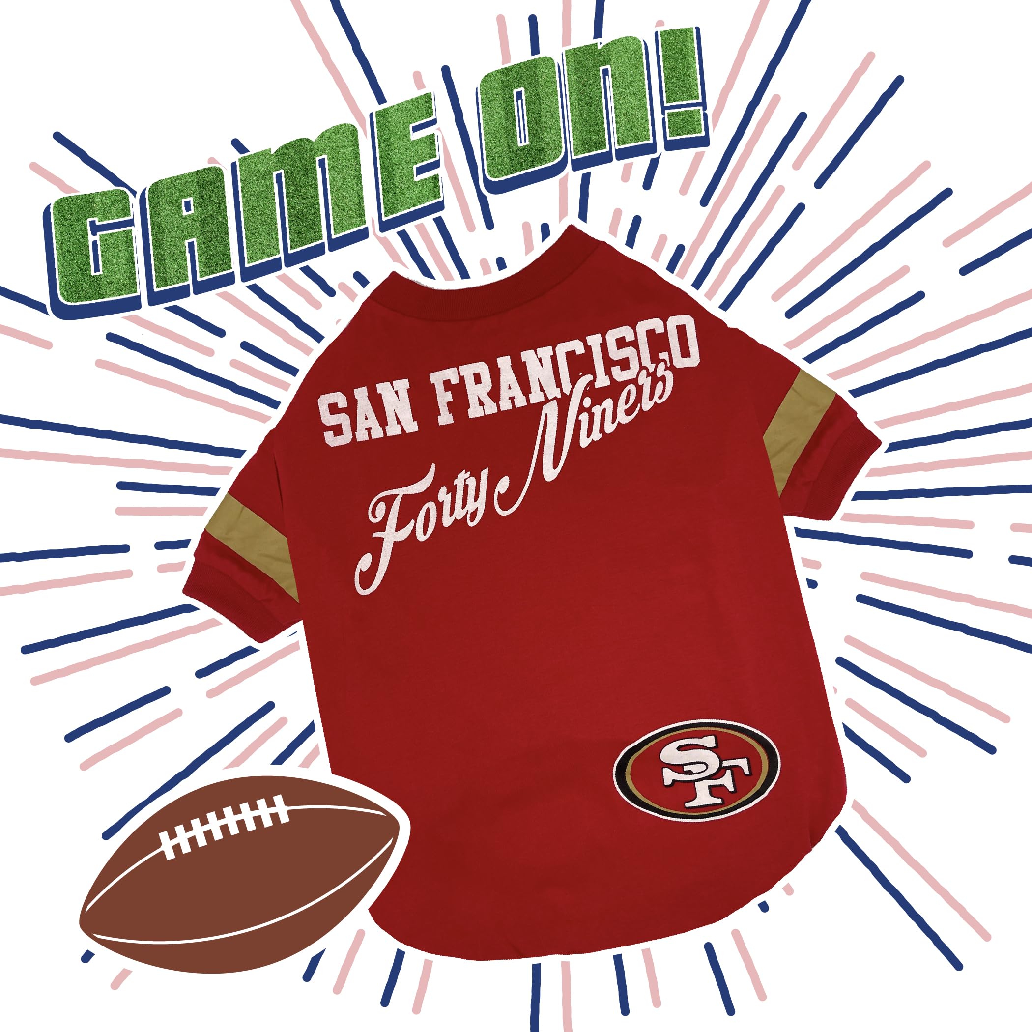 Pets First chien portant le t-shirt NFL en action, confort et liberté de mouvement