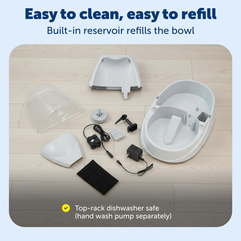 PetSafe gros plan du flux d'eau tombant stimulant la boisson naturelle